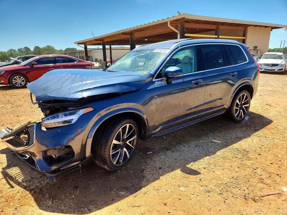 2022 Volvo XC90 T6 Momentum