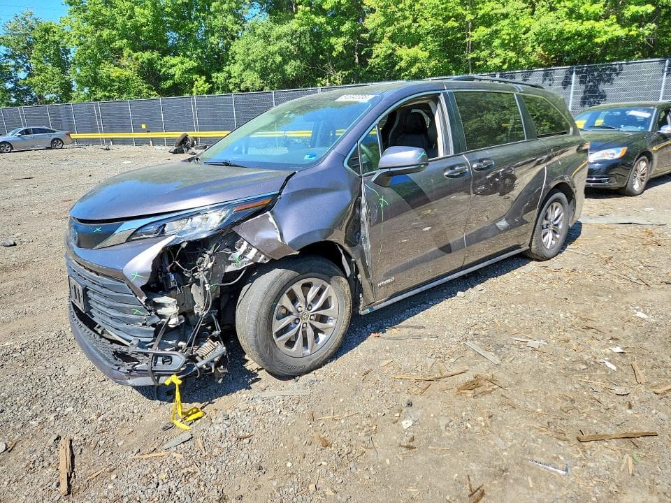 2021 Toyota Sienna LE