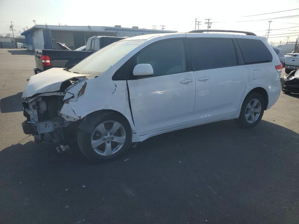 2013 Toyota Sienna LE 8-PASSENGER