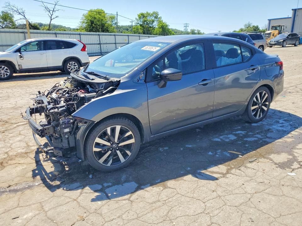 2022 Nissan Versa SR