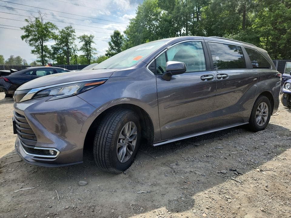 2023 Toyota Sienna XLE