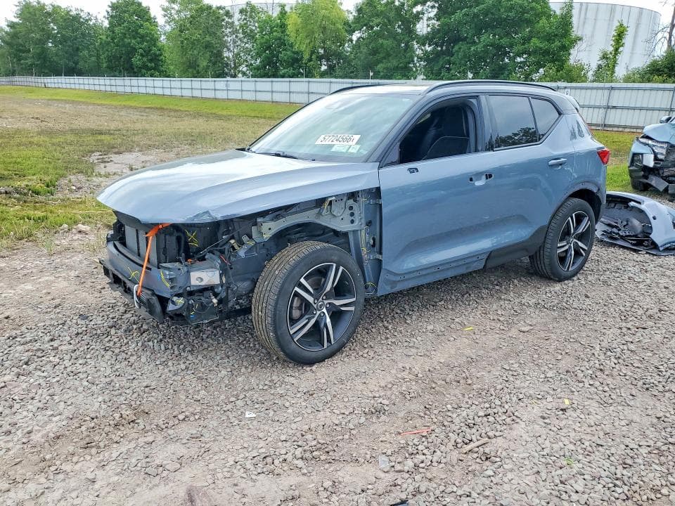 2022 Volvo XC40 T5 R-Design