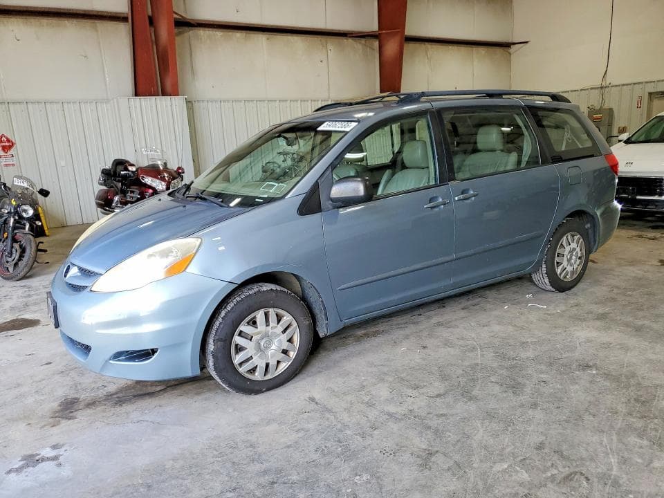 2010 Toyota Sienna CE 7-PASSENGER