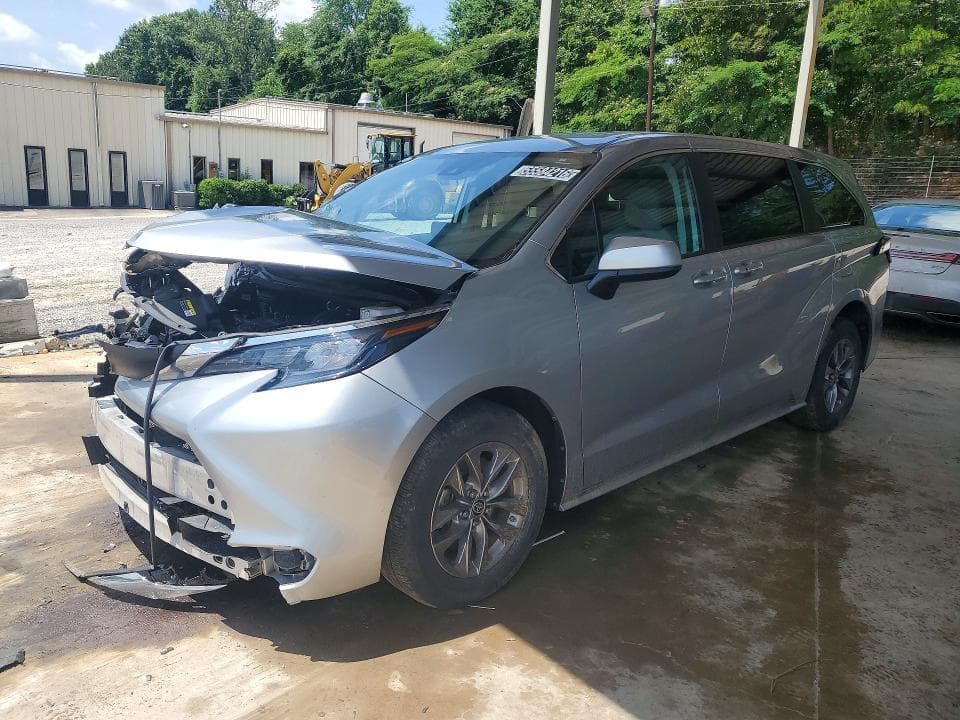 2024 Toyota Sienna LE