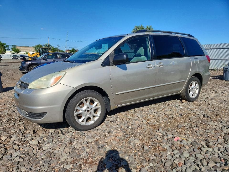 2004 Toyota Sienna LE