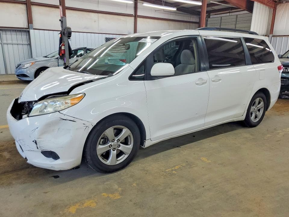 2013 Toyt Sienna LE