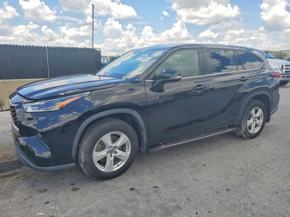 2021 Toyota Highlander LE