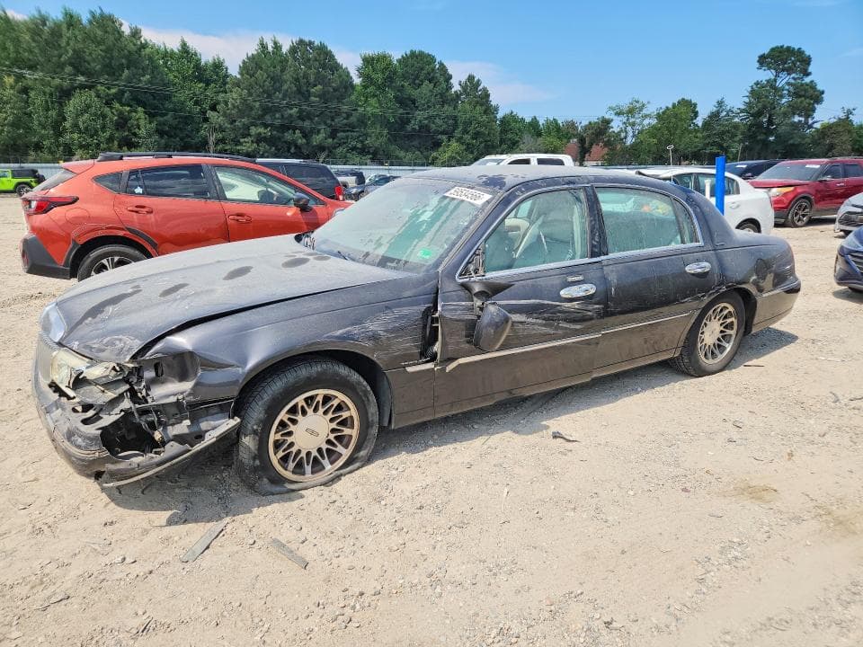 2001 Lincoln Town CAR Signature