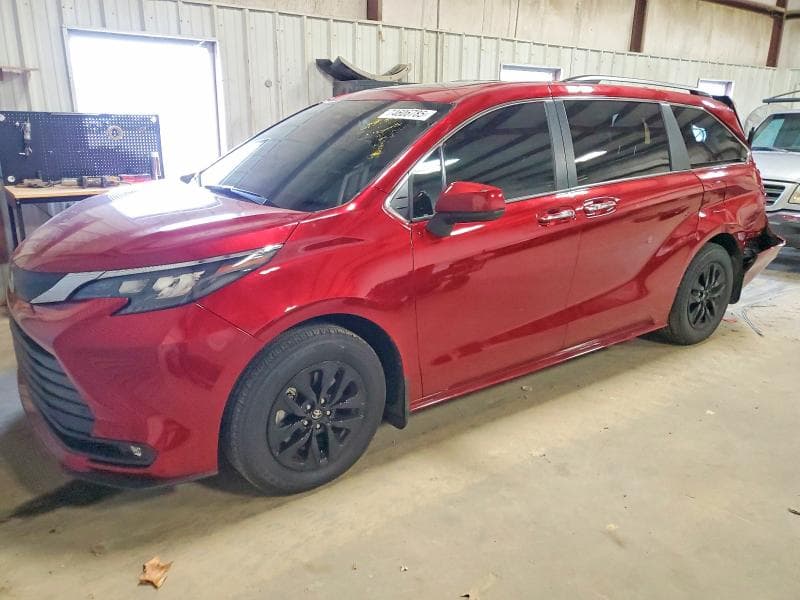 2025 Toyota Sienna XLE