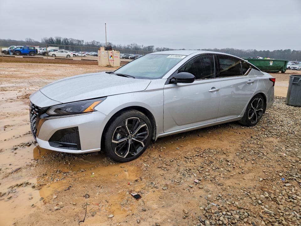 2023 Nissan Altima SR
