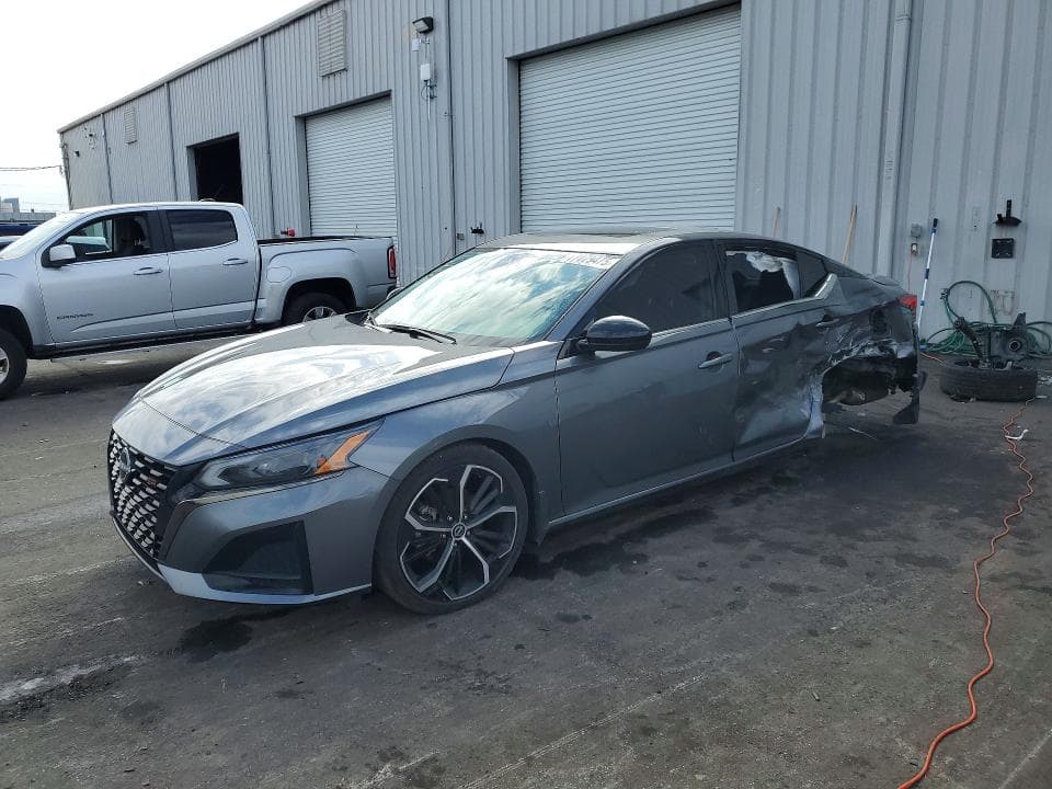 2023 Nissan Altima 2.5 SR