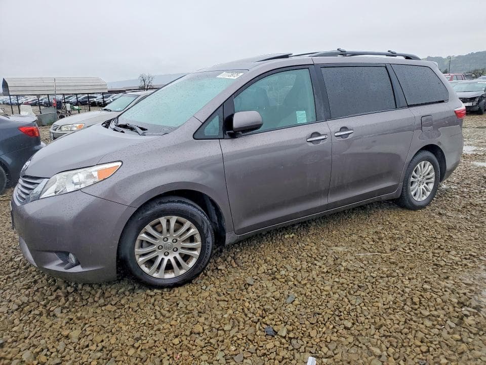 2017 Toyota Sienna XLE