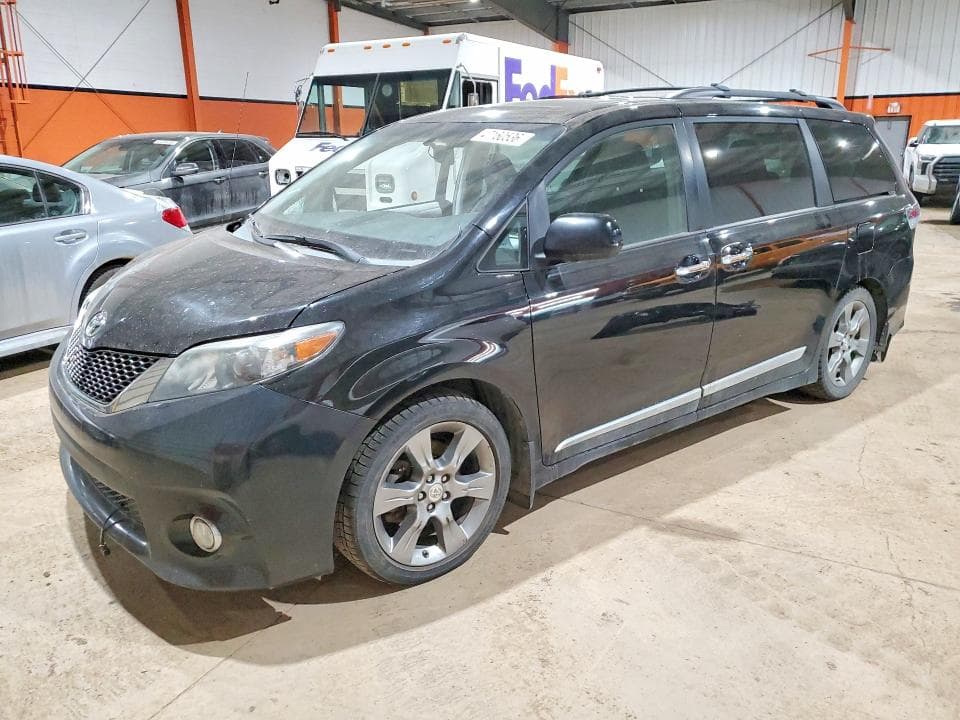 2014 Toyota Sienna SE 8-PASSENGER