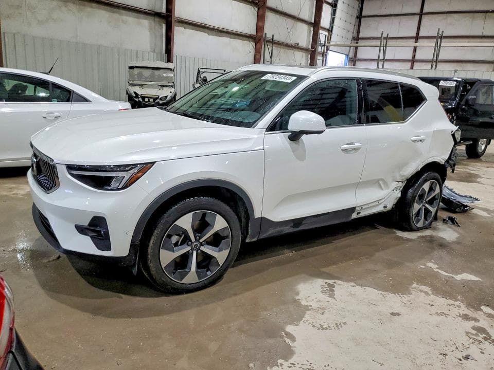 2025 Volvo XC40 Plus