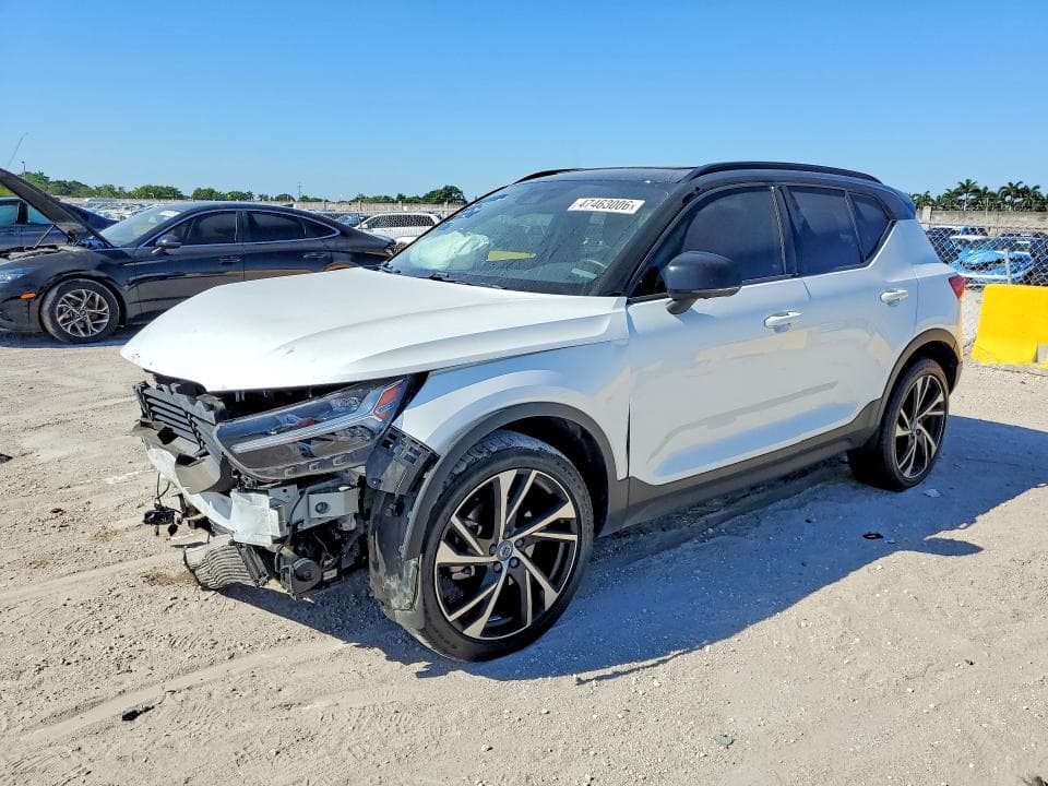 2020 Volvo XC40 T4 R-Design