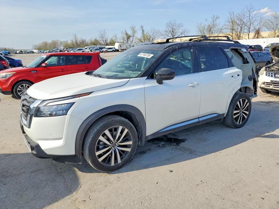 2025 Nissan Pathfinder Platinum