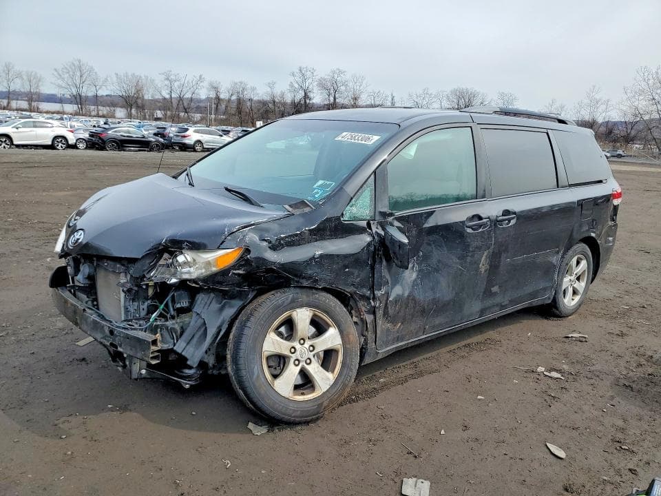 2014 Toyota Sienna LE 8-PASSENGER