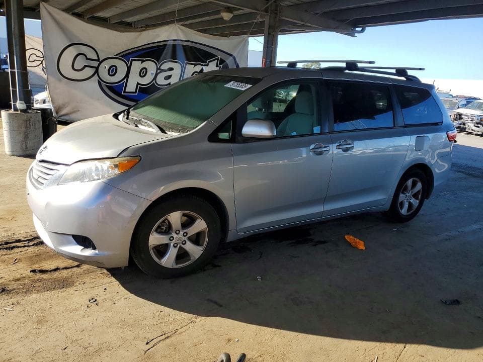 2015 Toyota Sienna LE 8-PASSENGER