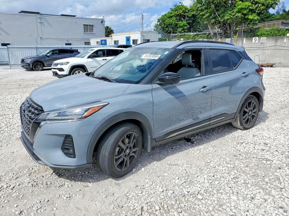 2021 Nissan Kicks SR