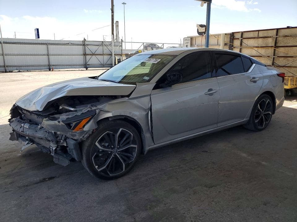 2023 Nissan Altima SR