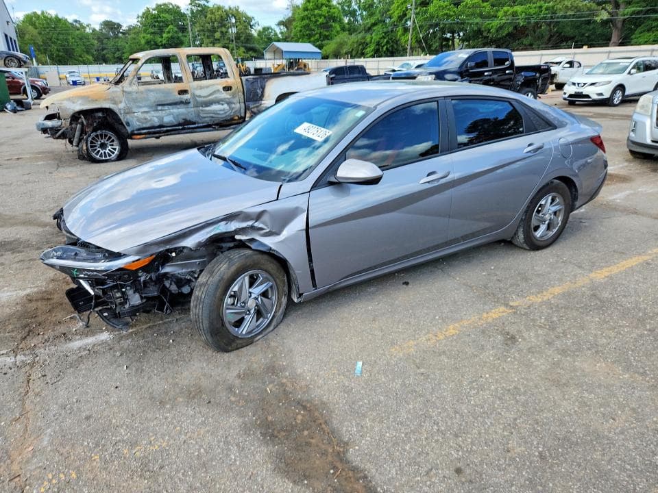 2025 Hyundai Elantra SE
