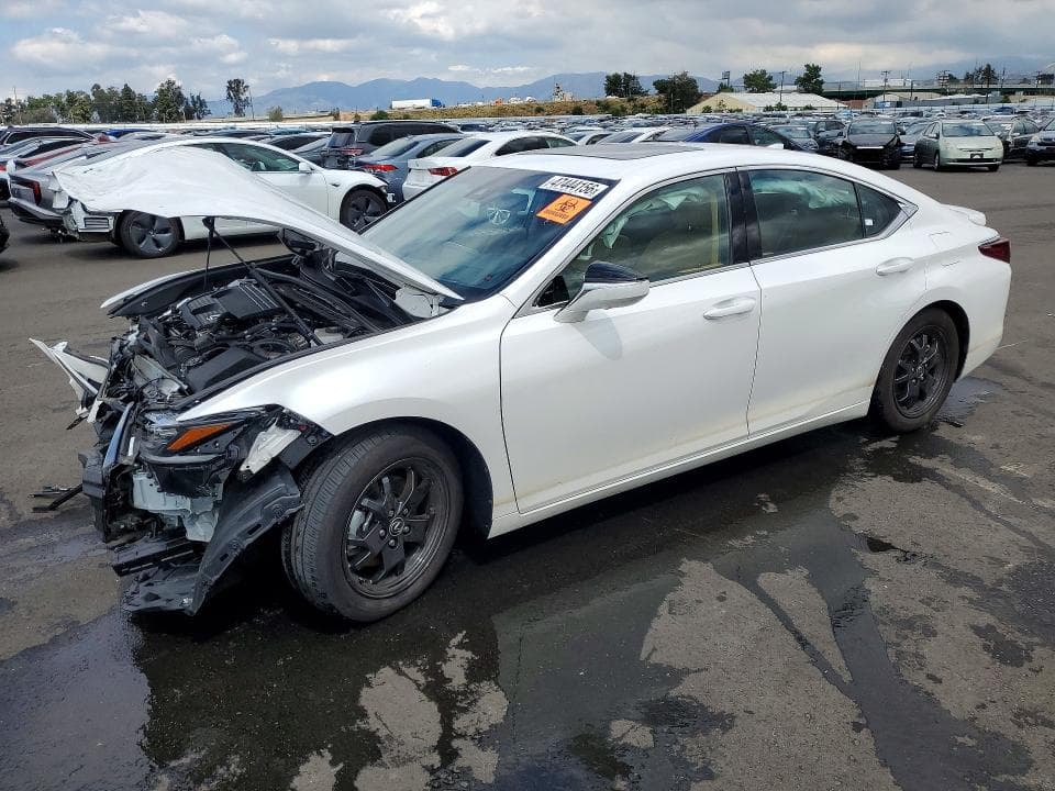 2025 Lexus ES 300H Luxury