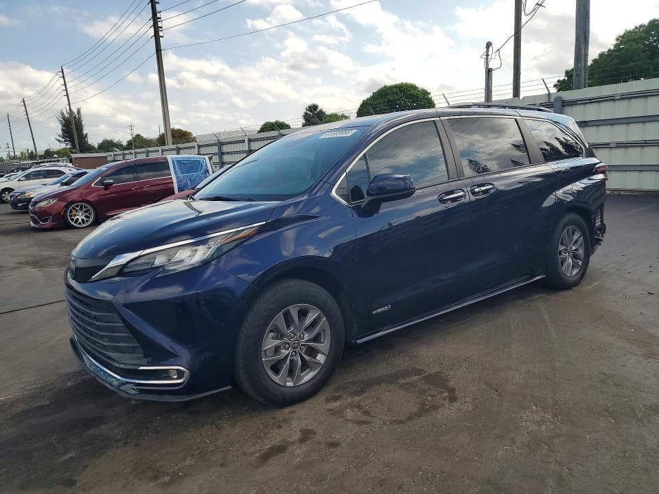 2021 Toyota Sienna XLE