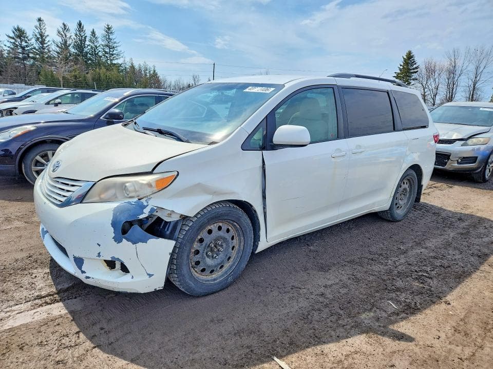 2015 Toyota Sienna LE 8-PASSENGER