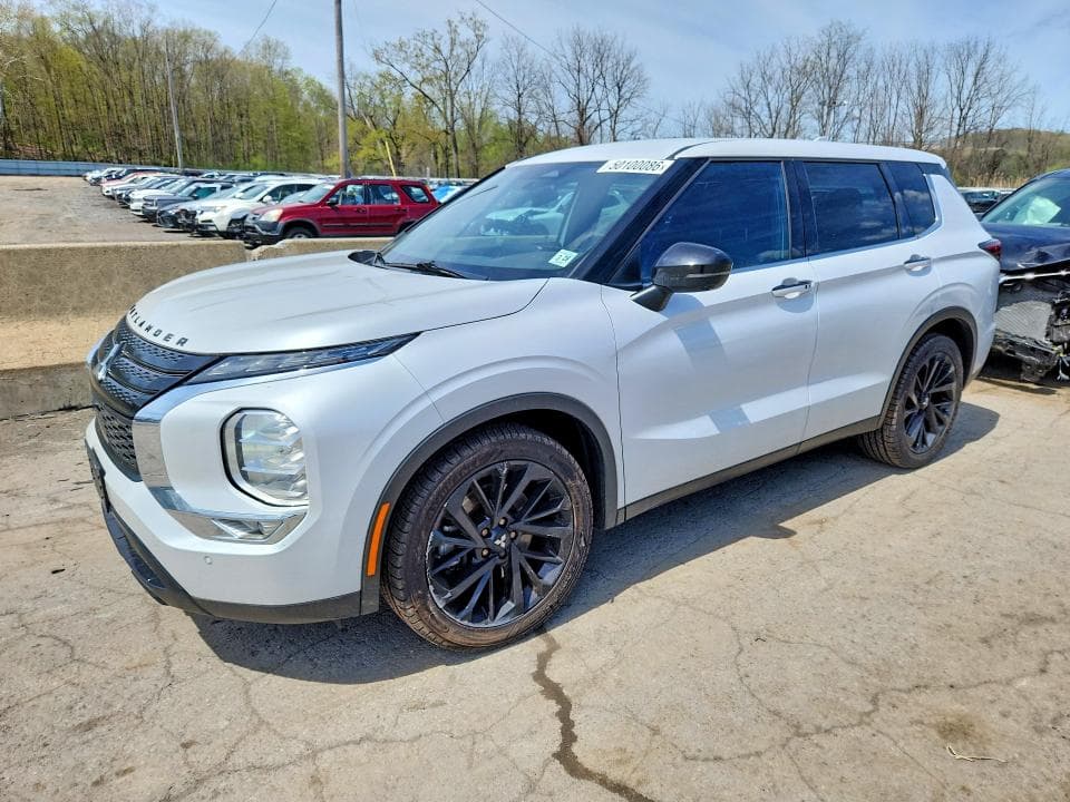 2023 Mitsubishi Outlander SE
