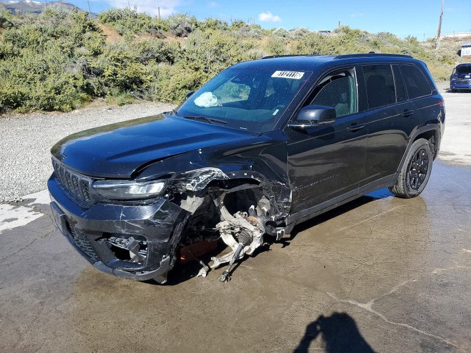 2025 Jeep Grand Cherokee Laredo