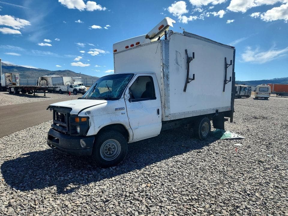 2012 Ford Econoline E350 Super Duty Cutaway VAN