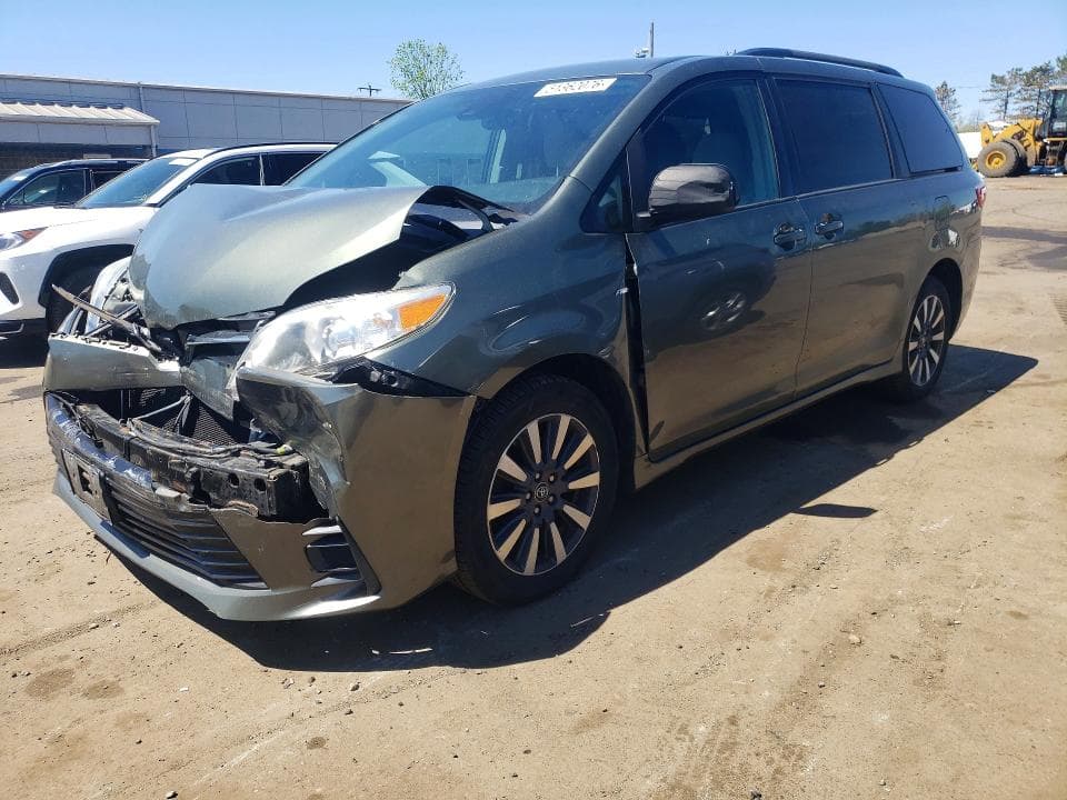 2018 Toyota Sienna LE