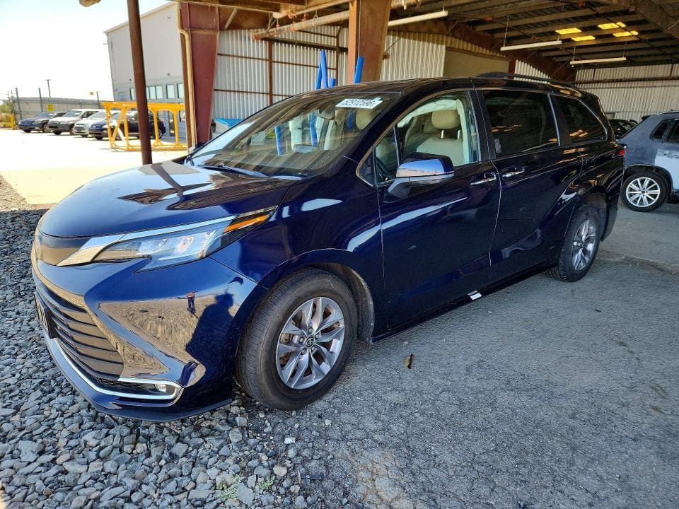 2022 Toyota Sienna XLE