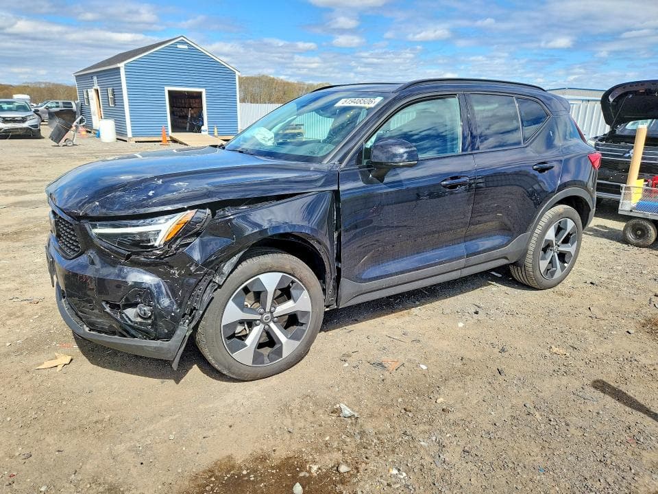 2025 Volvo XC40 Plus