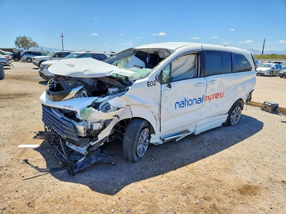2022 Toyota Sienna LE
