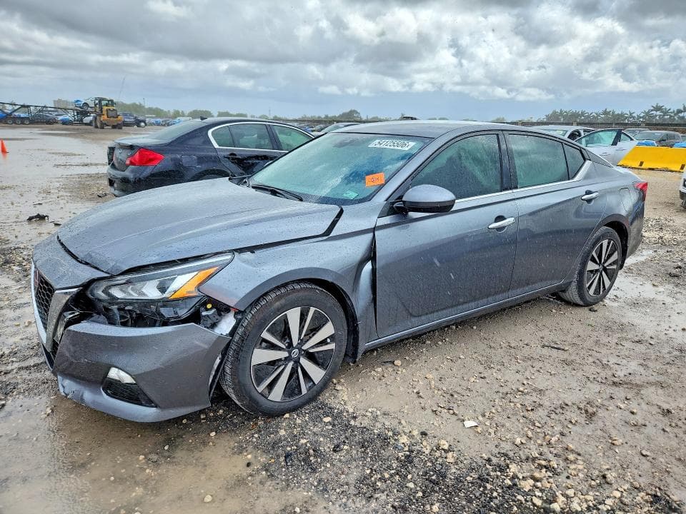 2021 Nissan Altima SV