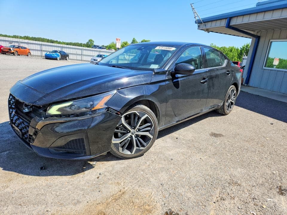 2023 Nissan Altima SR