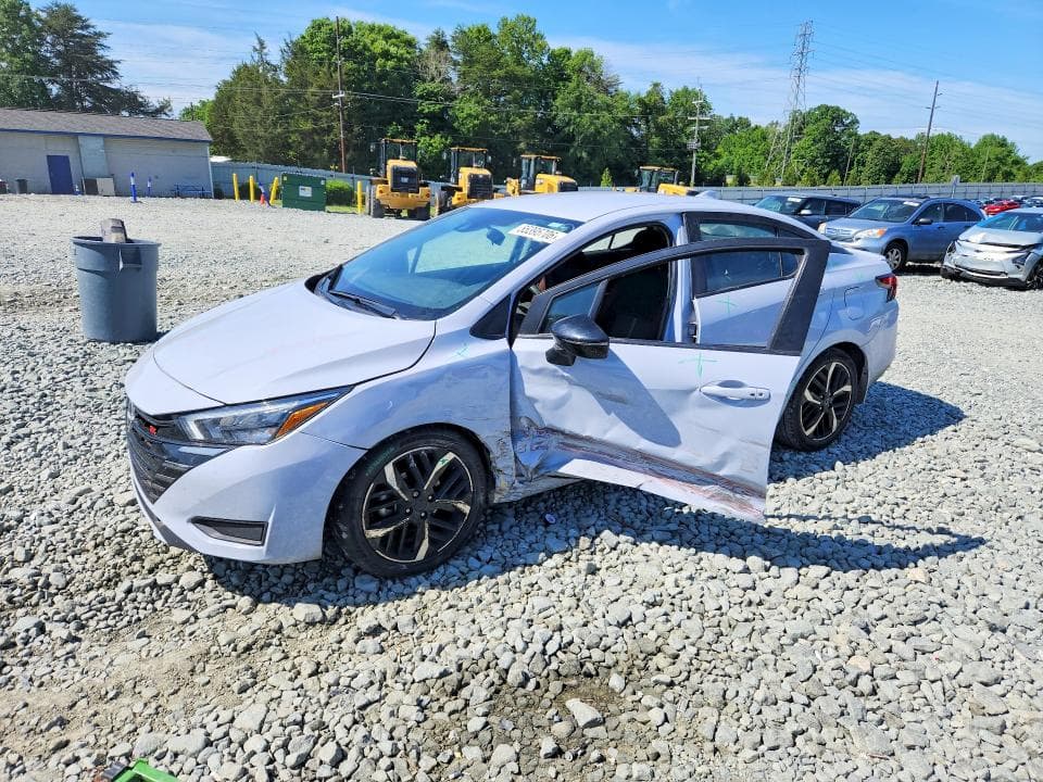 2023 Nissan Versa SR
