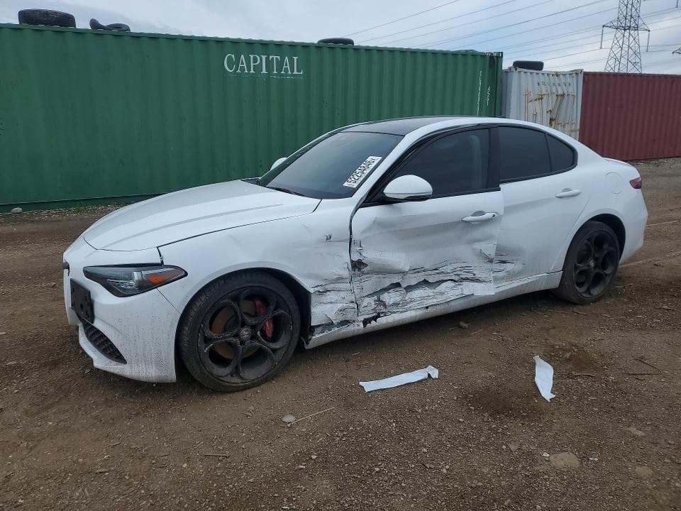 2022 Alfa Romeo Giulia Super