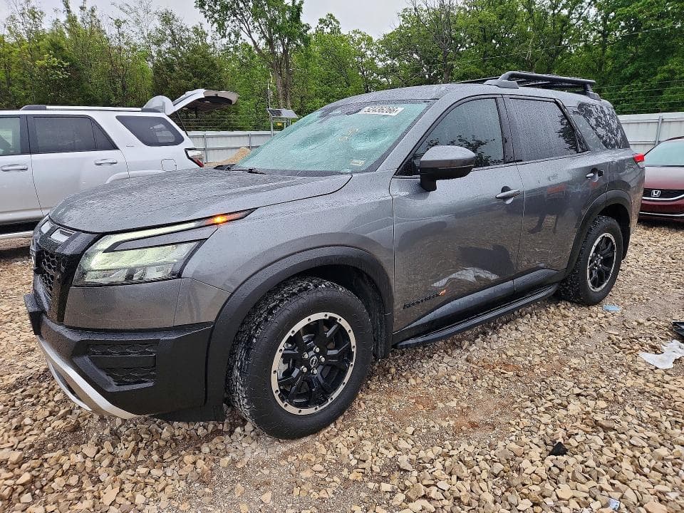 2023 Nissan Pathfinder SV