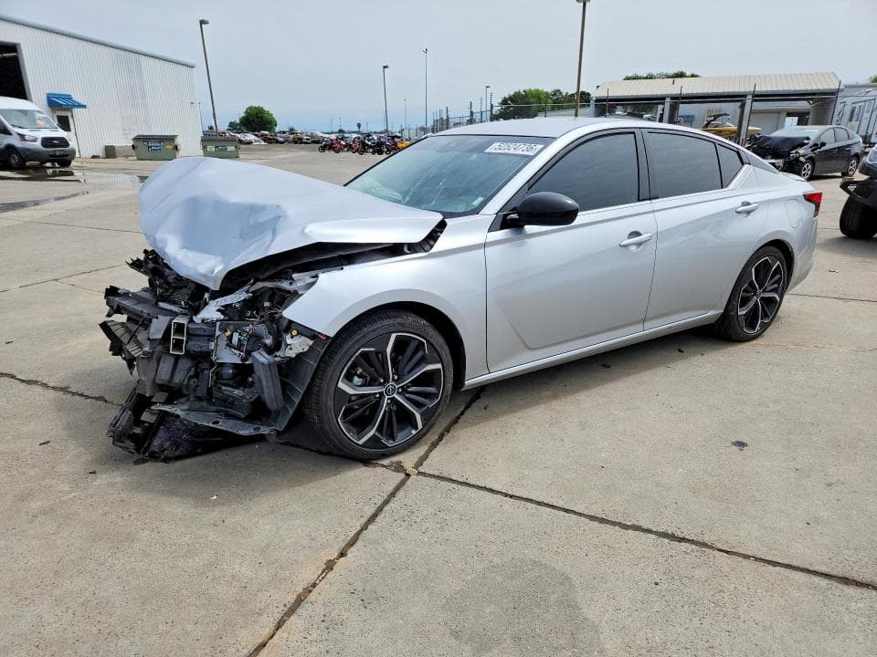 2023 Nissan Altima SR