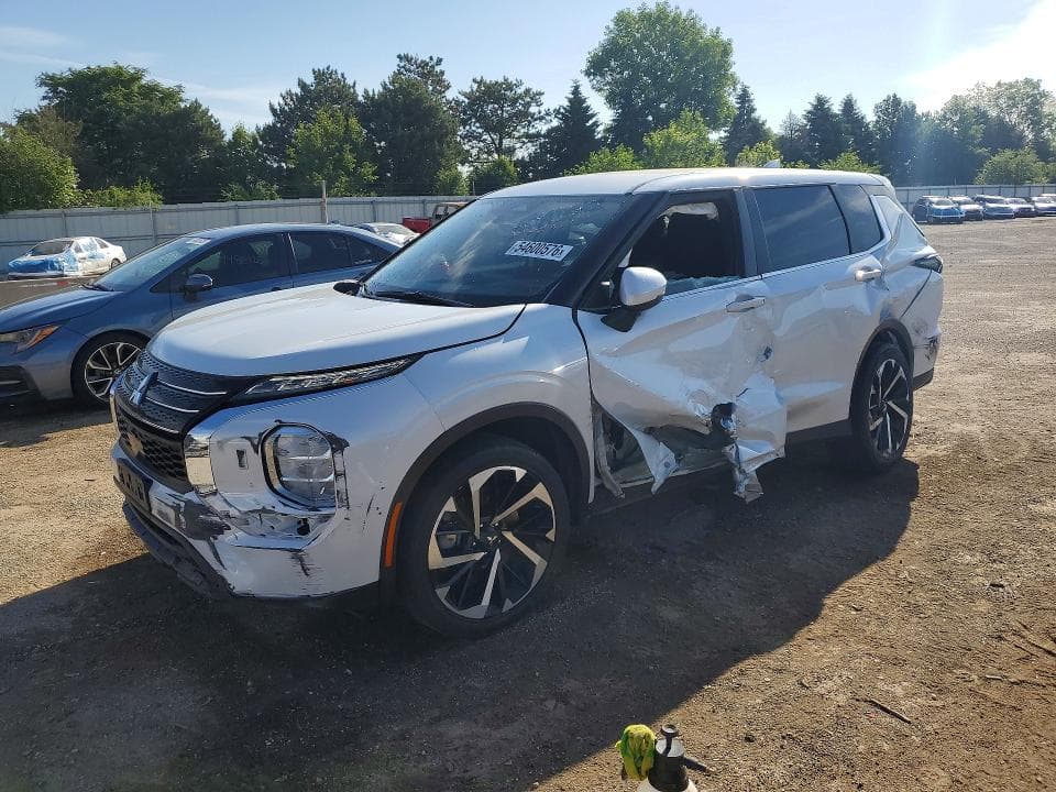 2022 Mitsubishi Outlander ES