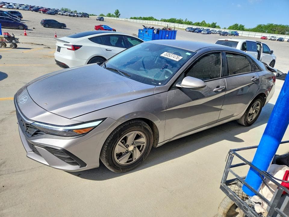2025 Hyundai Elantra SE