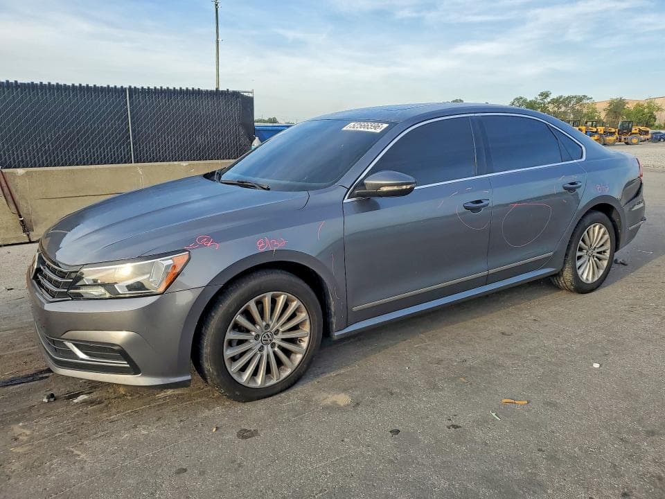 2016 Volkswagen Passat SE