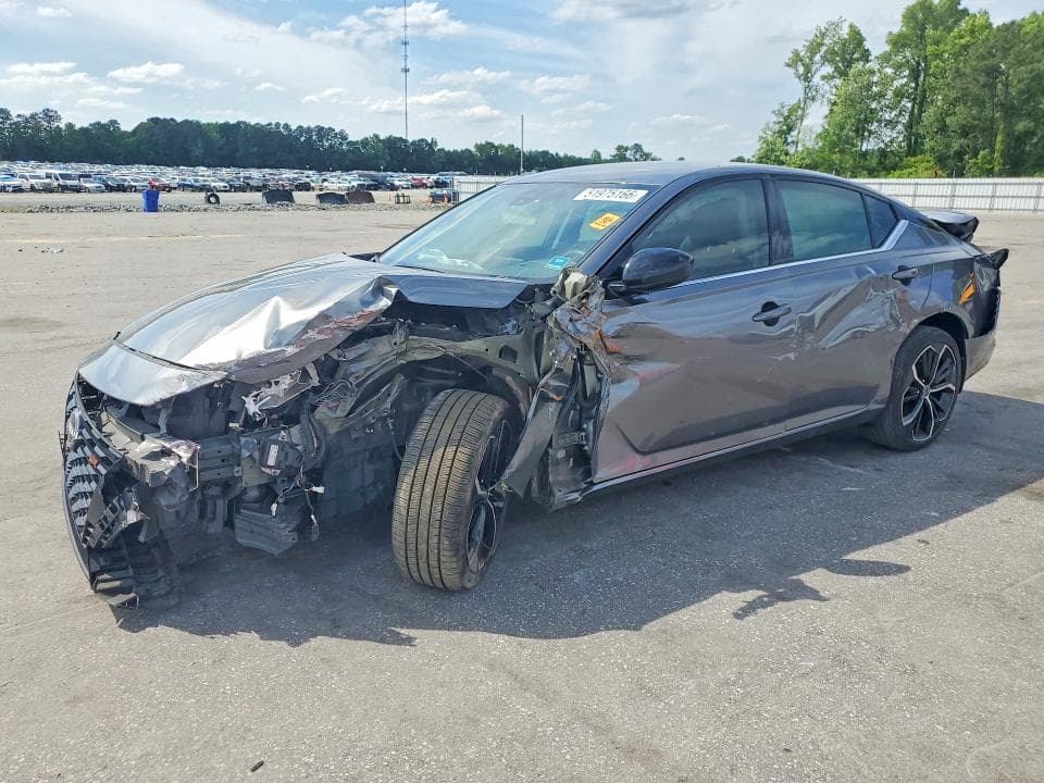 2023 Nissan Altima SR