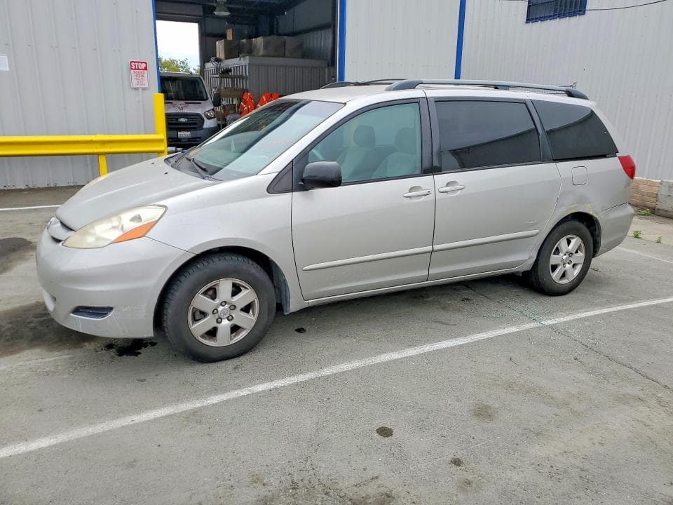 2007 Toyota Sienna LE 7-PASSENGER