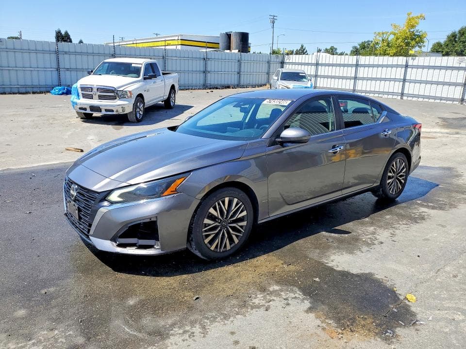 2023 Nissan Altima SV