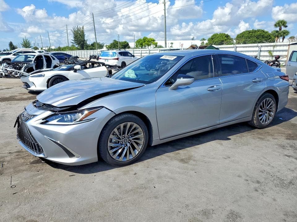 2025 Lexus ES 300H Luxury