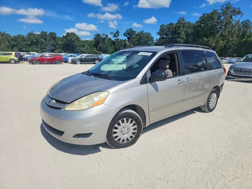 2006 Toyota Sienna LE 8 Passenger