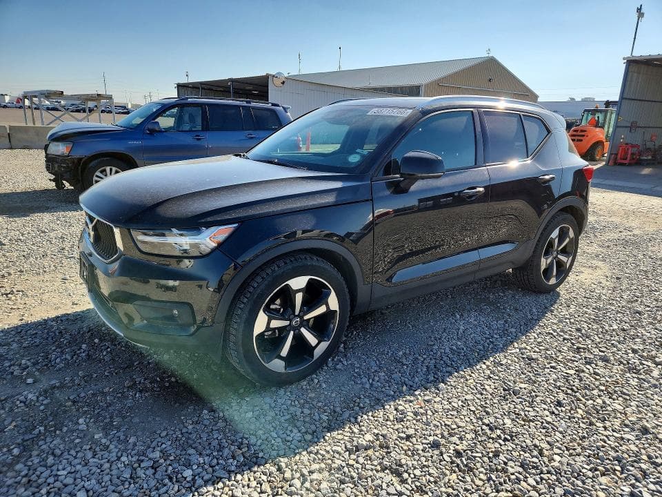 2019 Volvo XC40 T5 Momentum